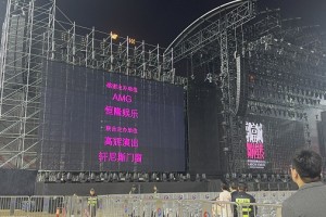 郭富城广州演唱会再现“舞台王者”风采，现场万人共舞大合唱！